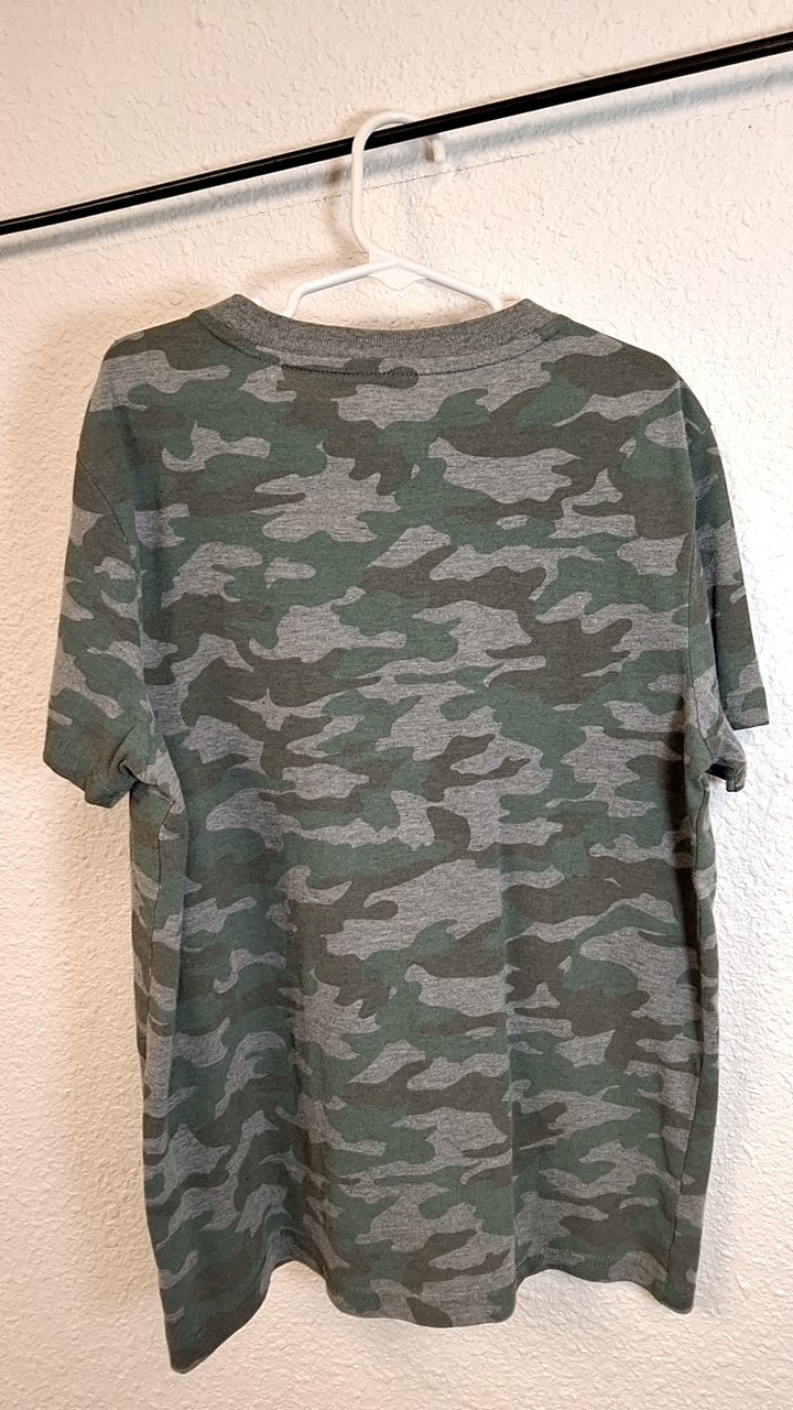 Cat & Jack T-Shirt M (8-10) Gray and green camouflage