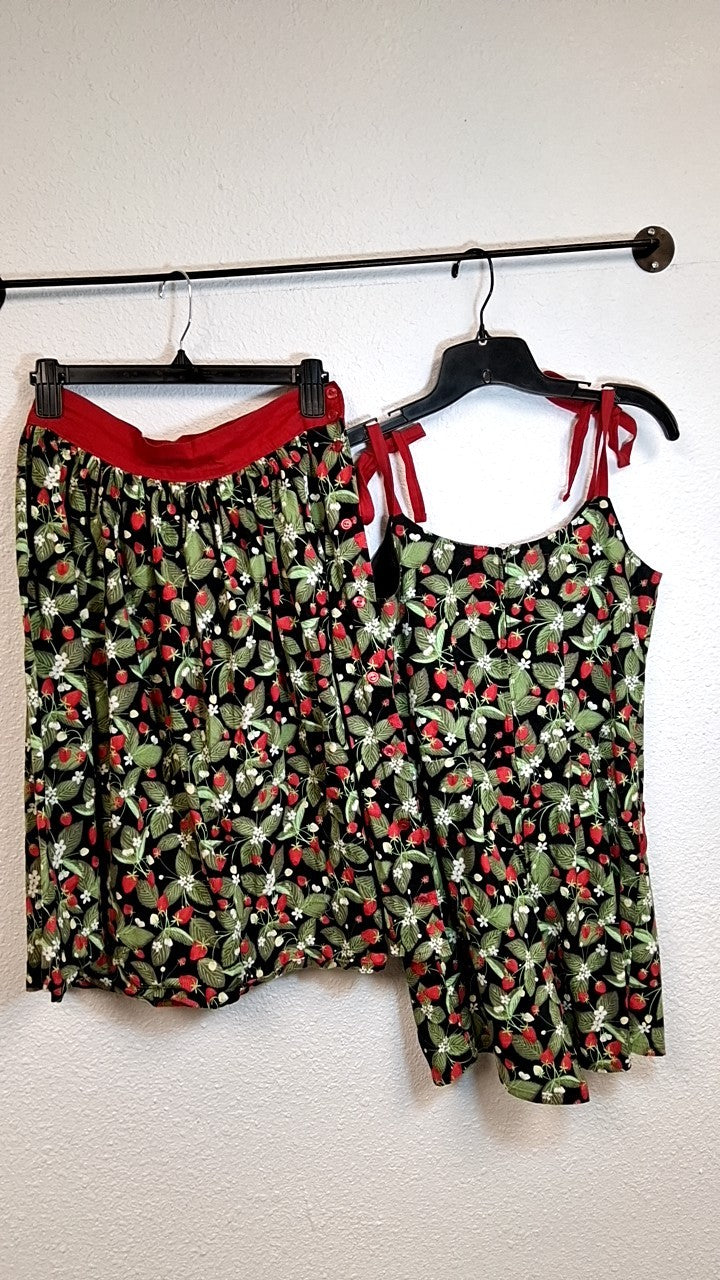 Aino & E Set M Black with Red, Green, and White