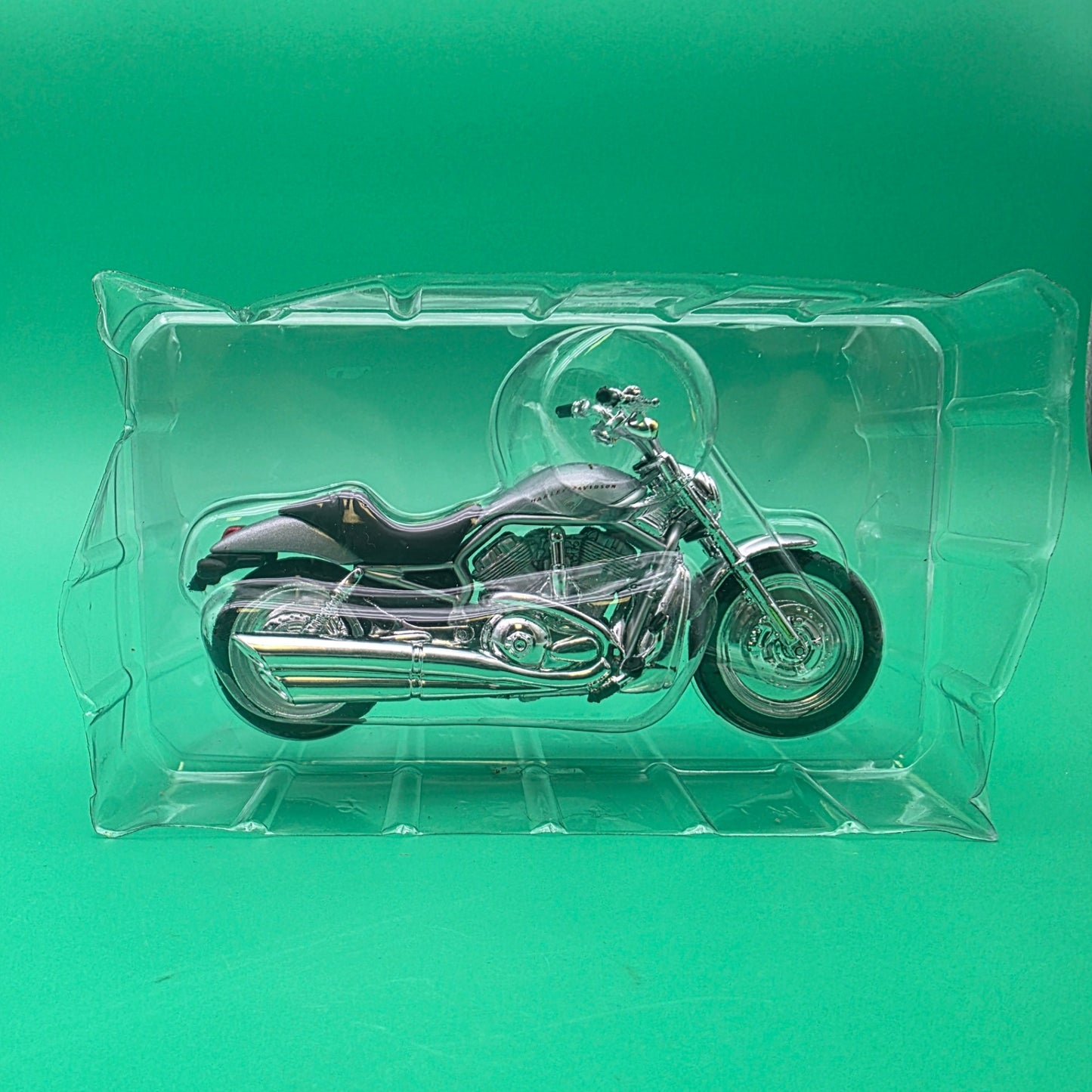 Maisto Harley-Davidson 2002 VRSCA V-ROD