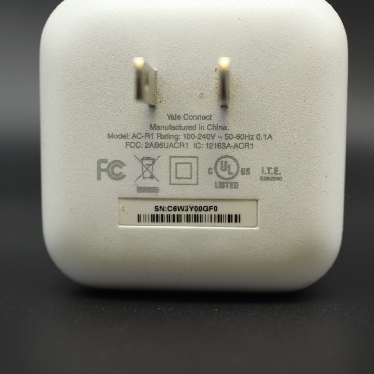 Yale Connect Wi-Fi Bridge Smart Lock Plug-In Adapter Model AC-R1 White