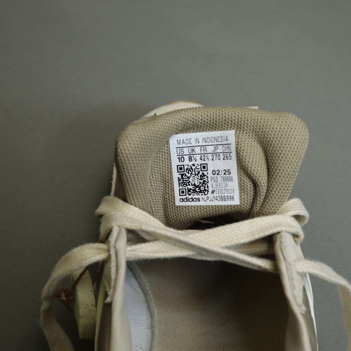 NWT Adidas Run 70s 2.0 Mens Size 10 Beige Suede Gum Sole Sneakers JS5034