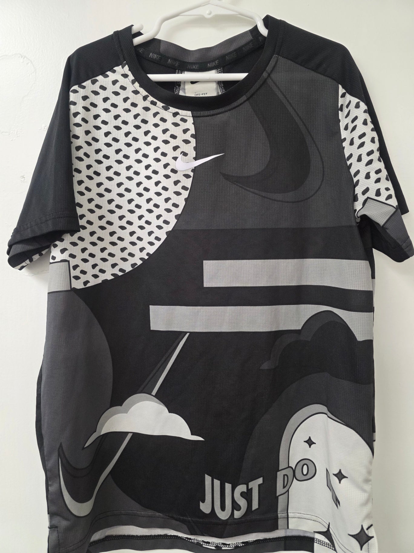 Nike T-Shirt M Black, White and Gray