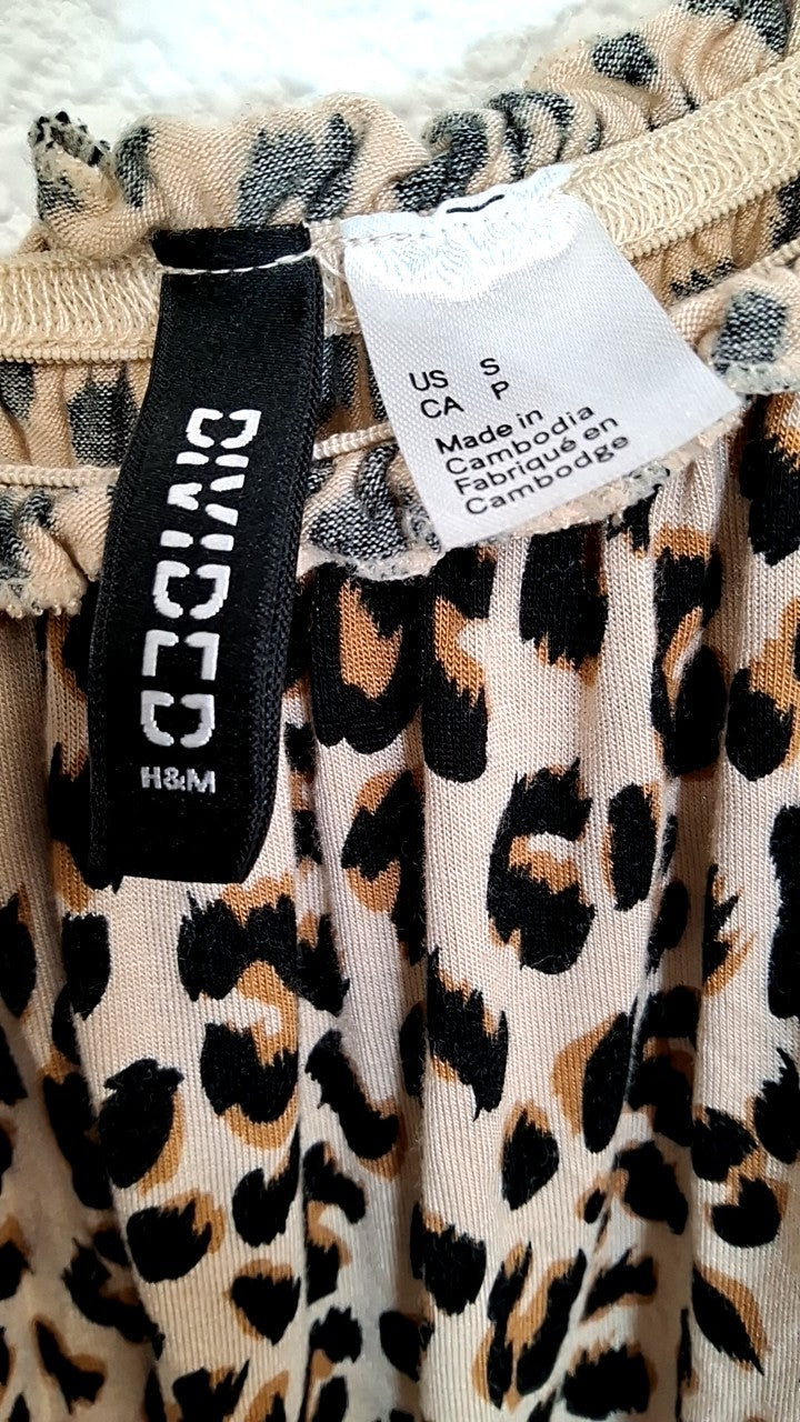 Divided Crop top S Beige with black and orange leopard print