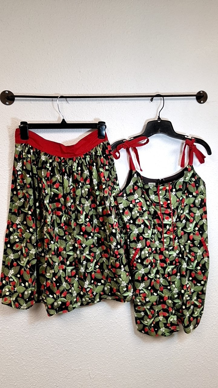 Aino & E Set M Black with Red, Green, and White