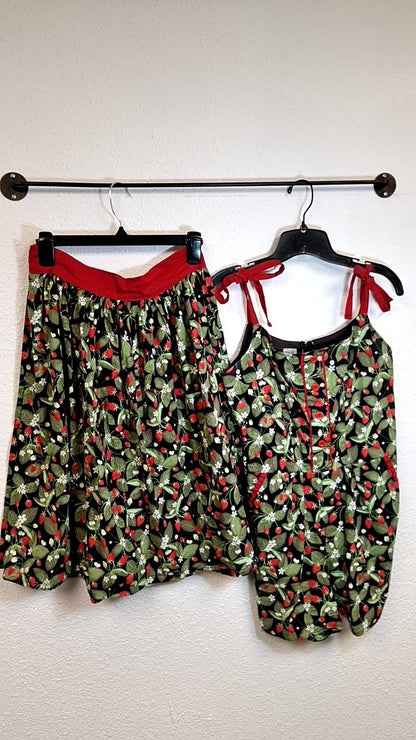 Aino & E Set M Black with Red, Green, and White