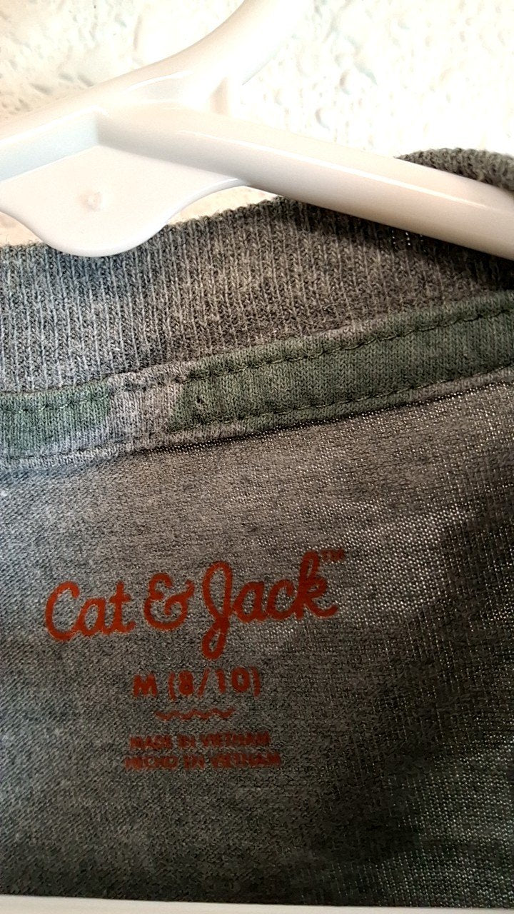 Cat & Jack T-Shirt M (8-10) Gray and green camouflage