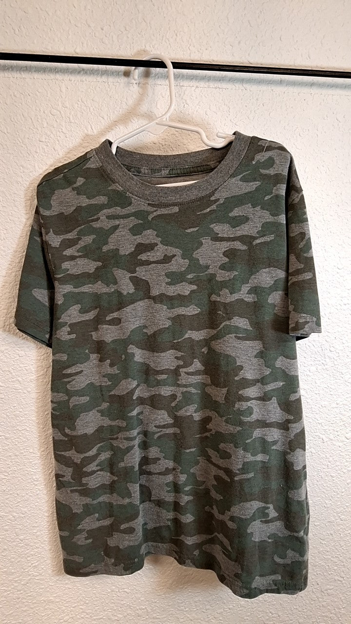 Cat & Jack T-Shirt M (8-10) Gray and green camouflage