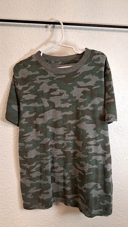Cat & Jack T-Shirt M (8-10) Gray and green camouflage