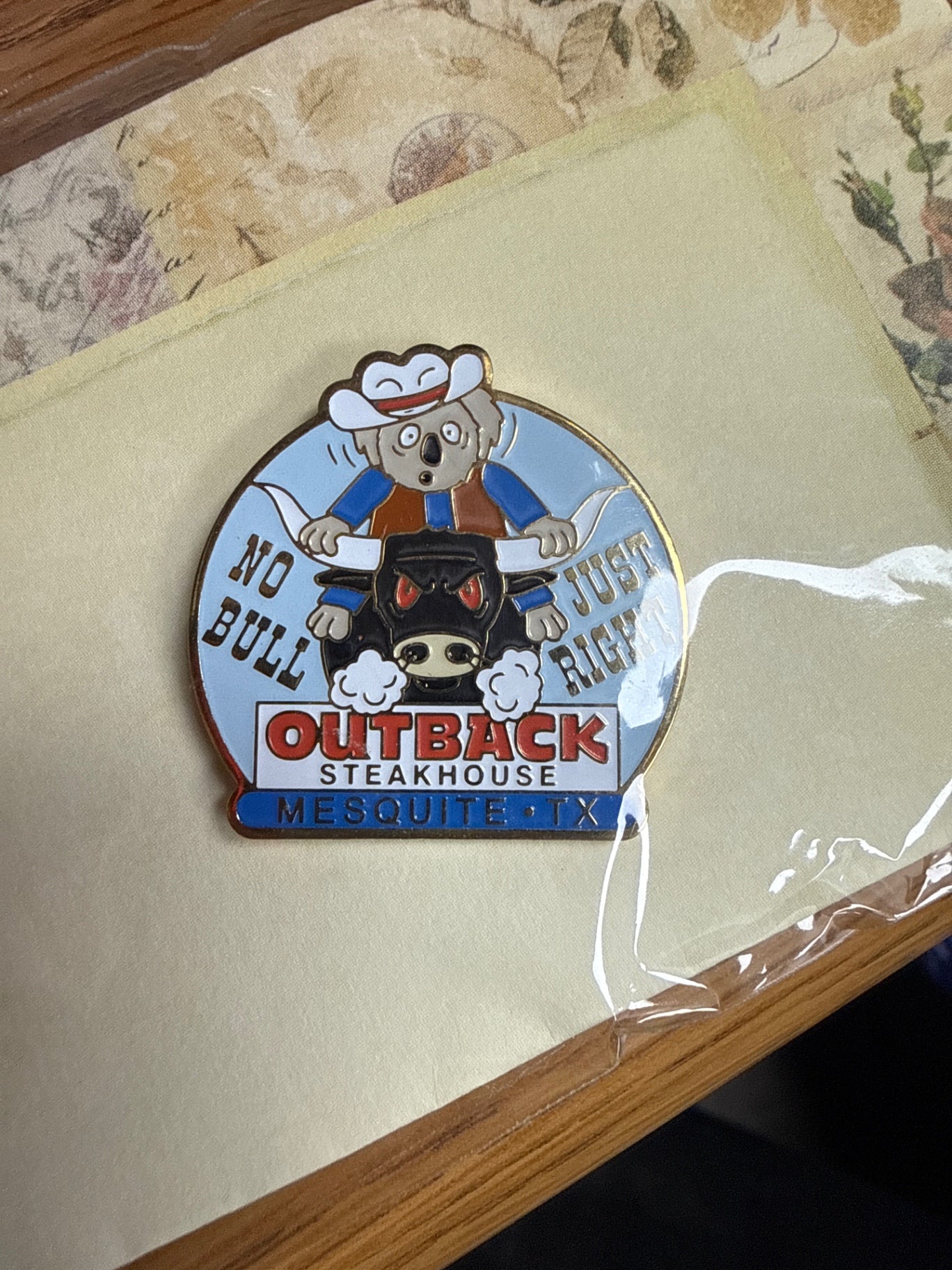 Outback Steakhouse Pins Multicolor