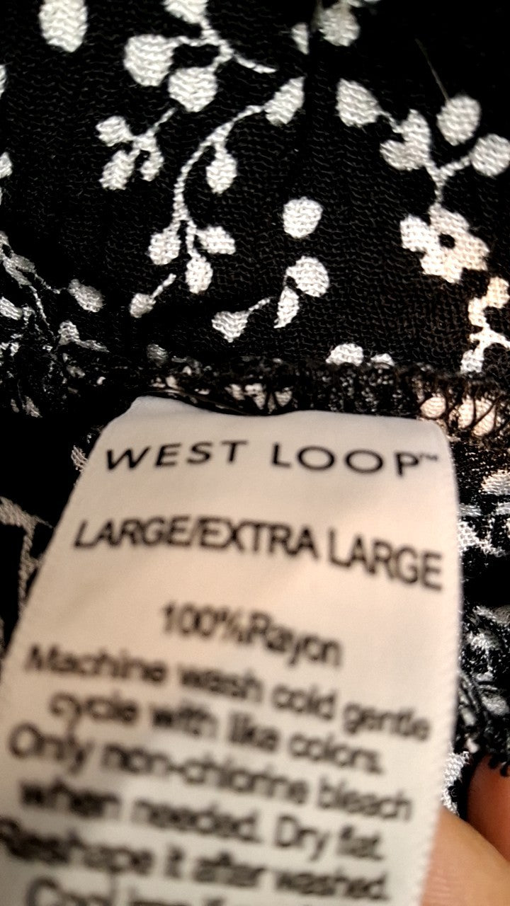 West Loop Shorts L/XL Black and white