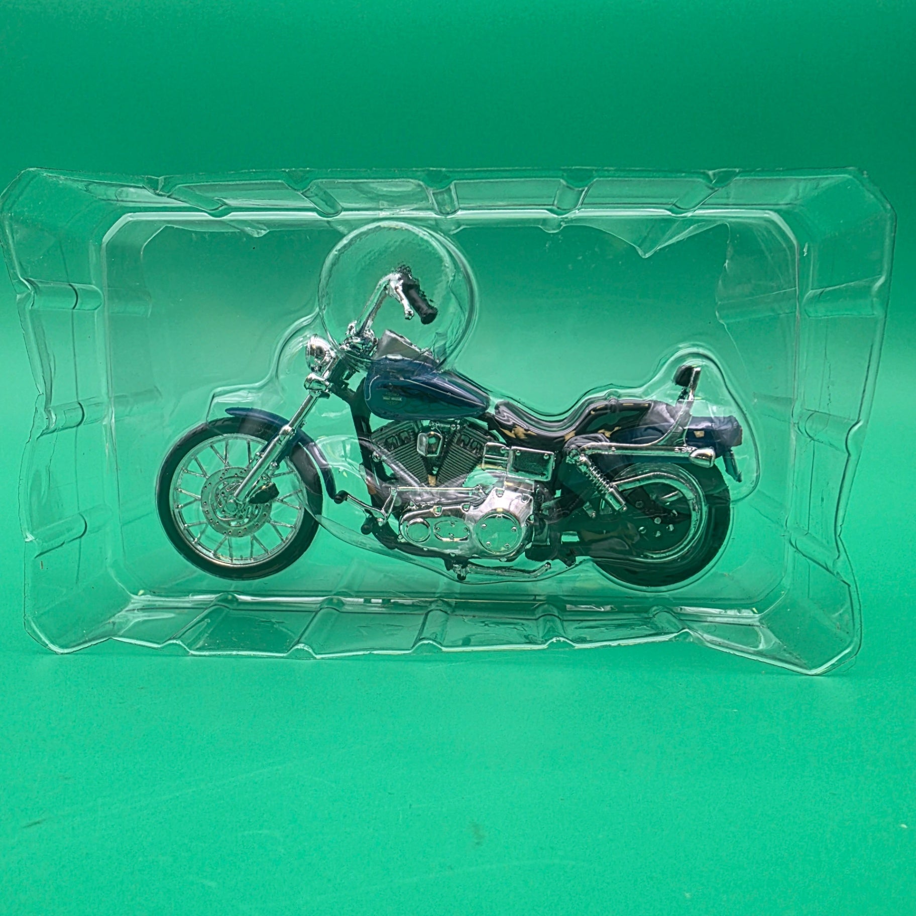 Maisto Harley-Davidson 2002 FXDWG Dyna Wide Glide