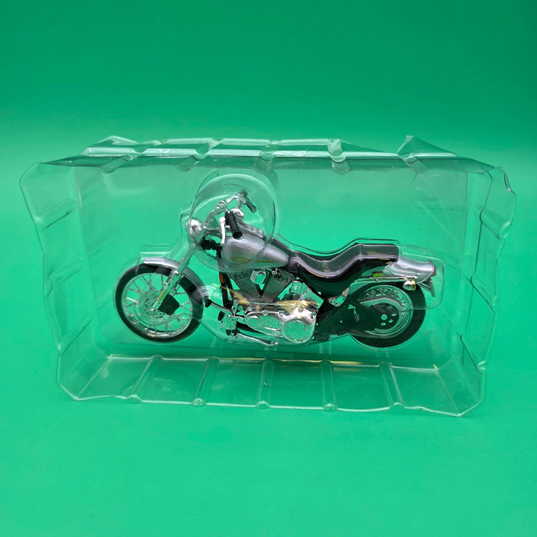 Maisto Harley-Davidson 2001 FSXT Softail Standar 