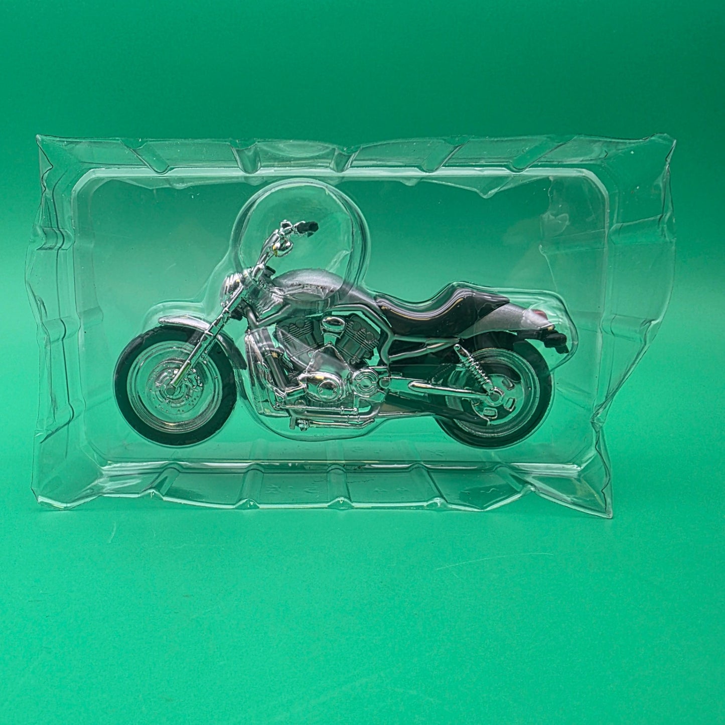 Maisto Harley-Davidson 2002 VRSCA V-ROD 