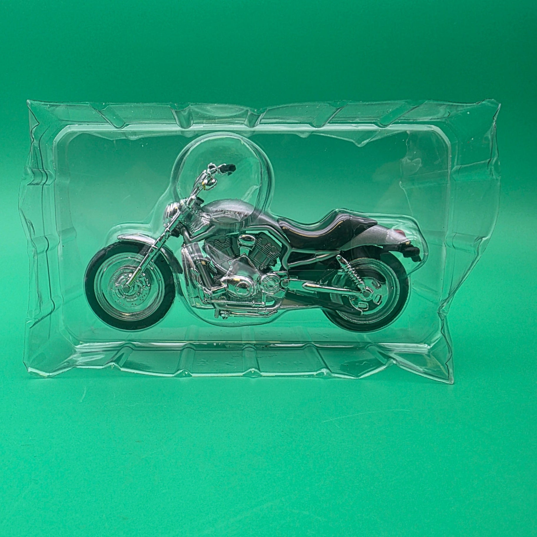 Maisto Harley-Davidson 2002 VRSCA V-ROD 