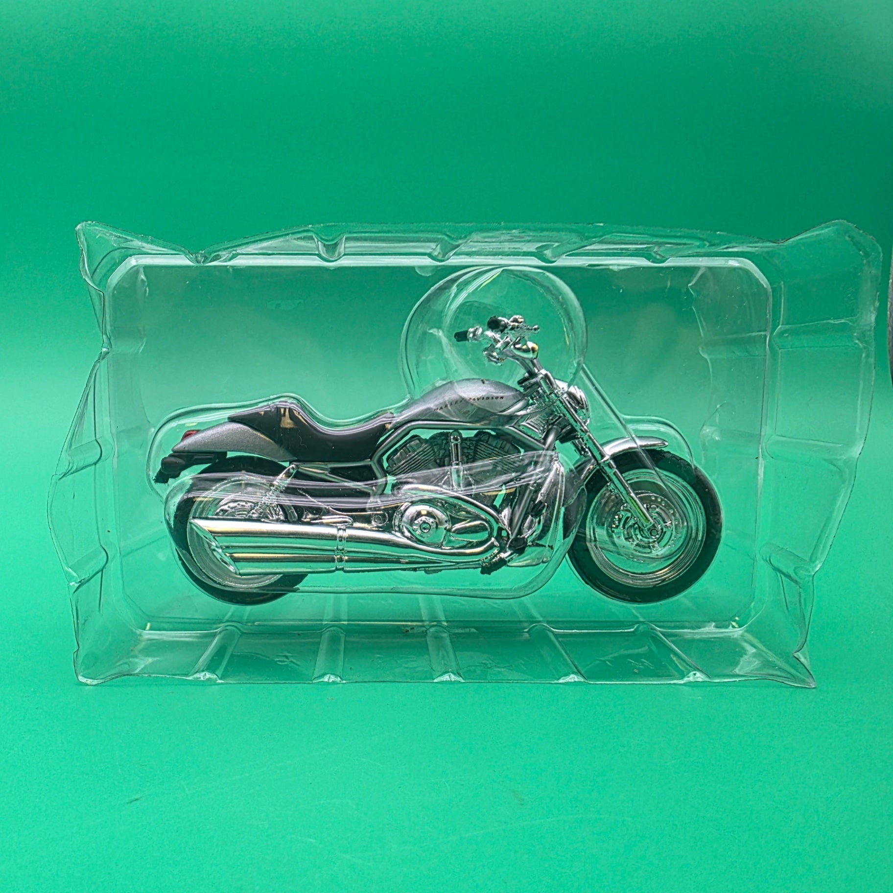 Maisto Harley-Davidson 2002 VRSCA V-ROD 