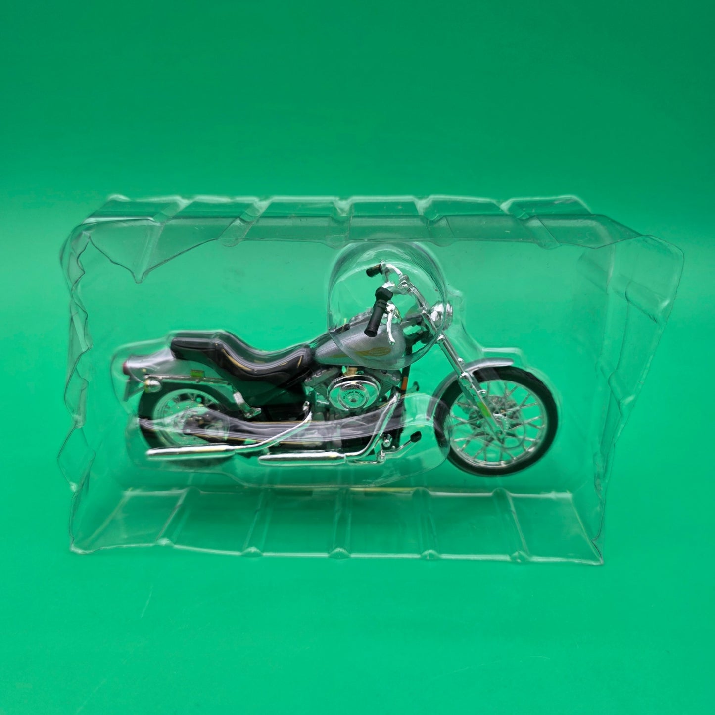 Maisto Harley-Davidson 2001 FSXT Softail Standar 