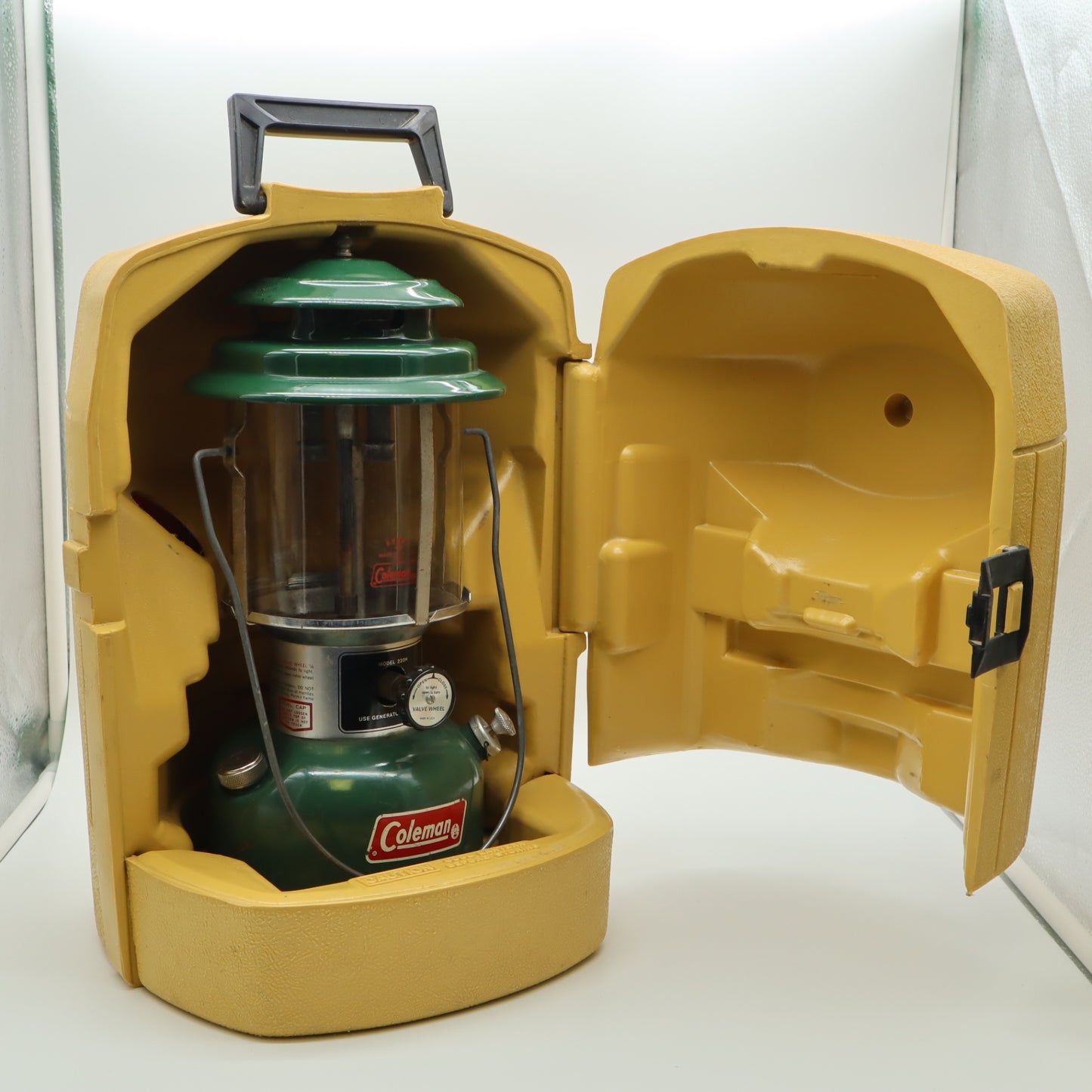 Coleman Lantern 220H Double Mantle Lantern in Yellow Clamshell Case UNTESTED