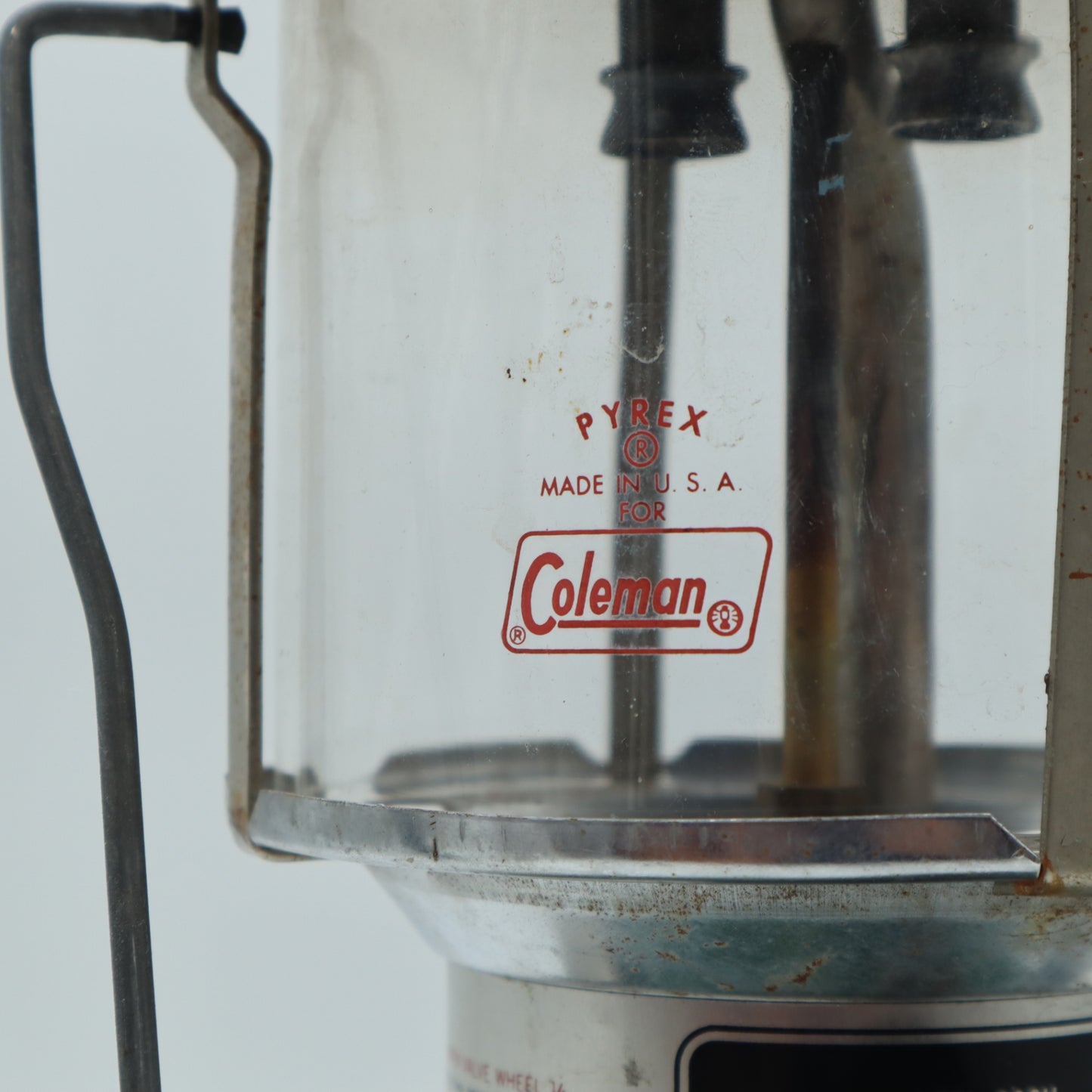 Coleman Lantern 220H Double Mantle Lantern in Yellow Clamshell Case UNTESTED