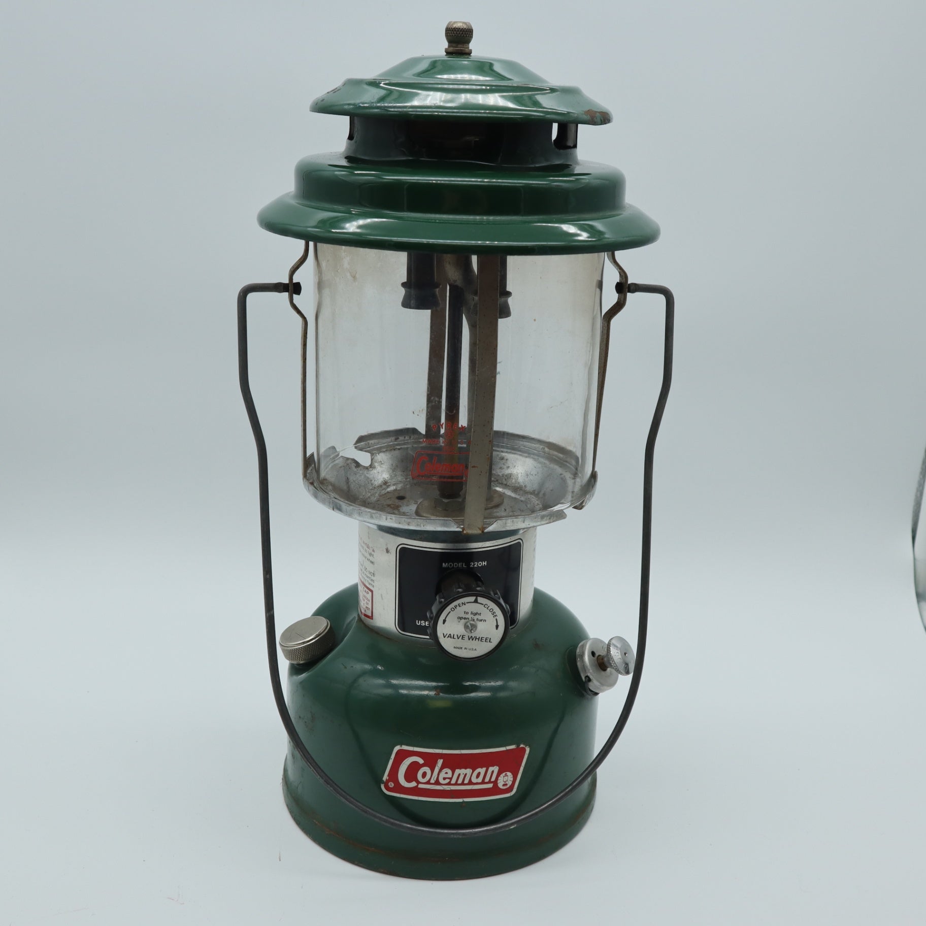 Coleman Lantern 220H Double Mantle Lantern in Yellow Clamshell Case UNTESTED