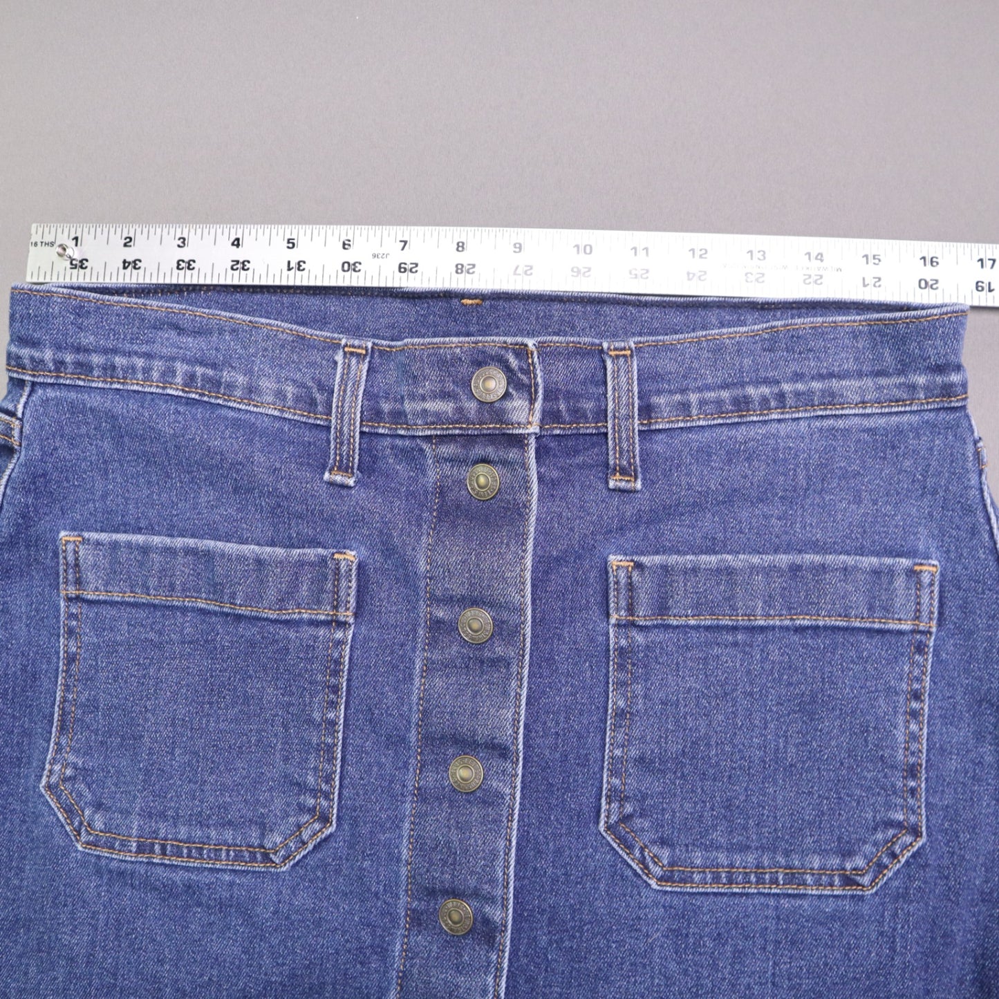 Levi's denim pencil skirt featuring a button-front design 30
