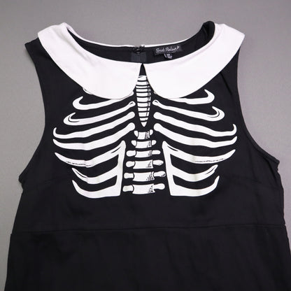 Smak Smak Parlour skeleton mod dress features a white Peter Pan collar and matching white pockets Online Only M