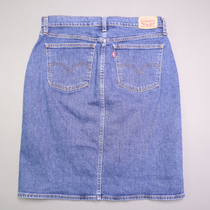 Levi's denim pencil skirt featuring a button-front design 30