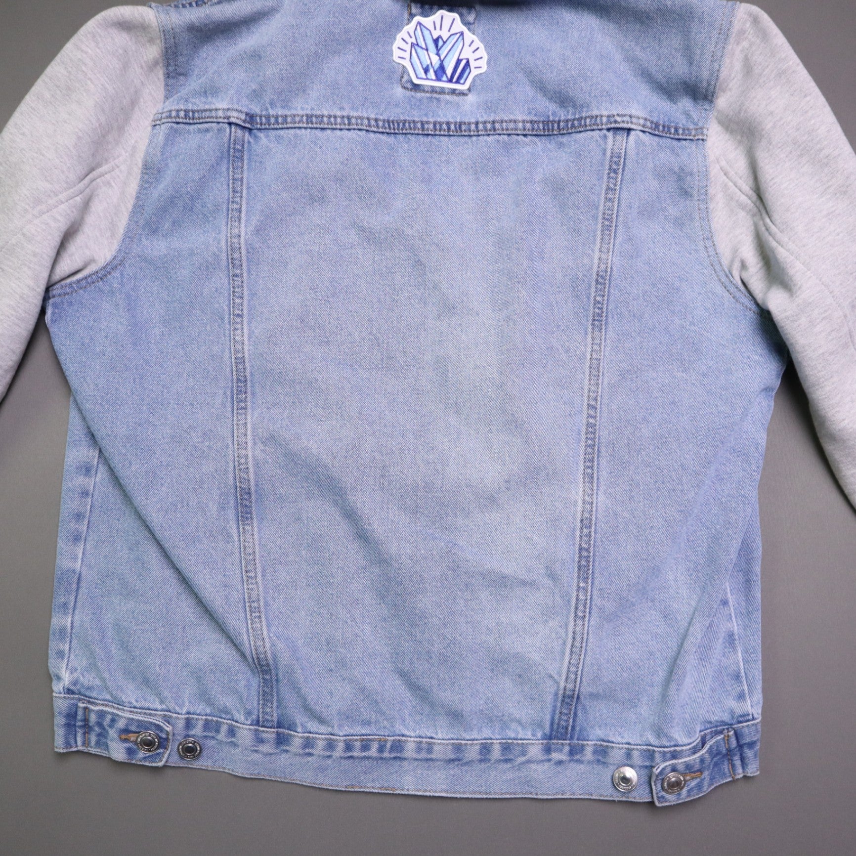New Look Mens Hooded Denim Jacket Size L Light Wash Soho NRV Patch Sweatshirt Sleeve