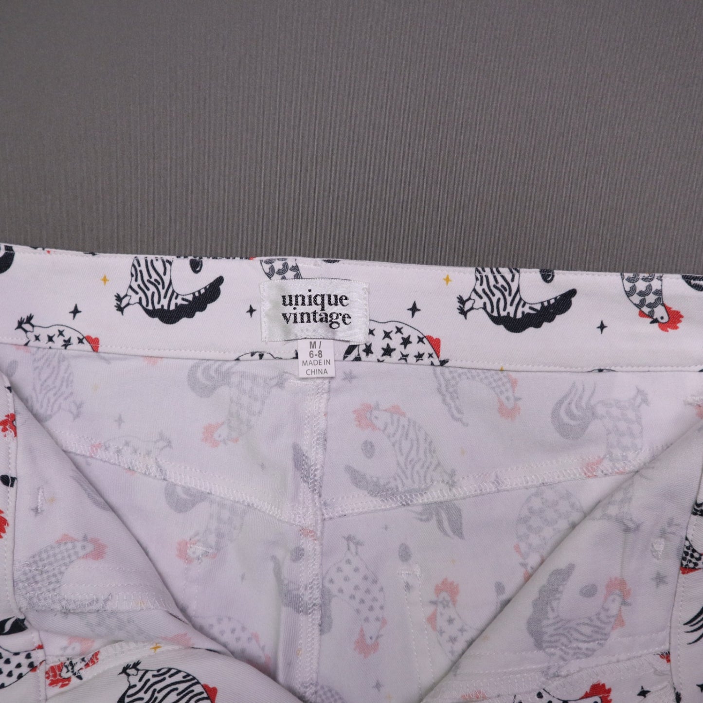 Unique Vintage Womens Medium M 6-8 White Chicken Rooster Print Pants NWT Retro