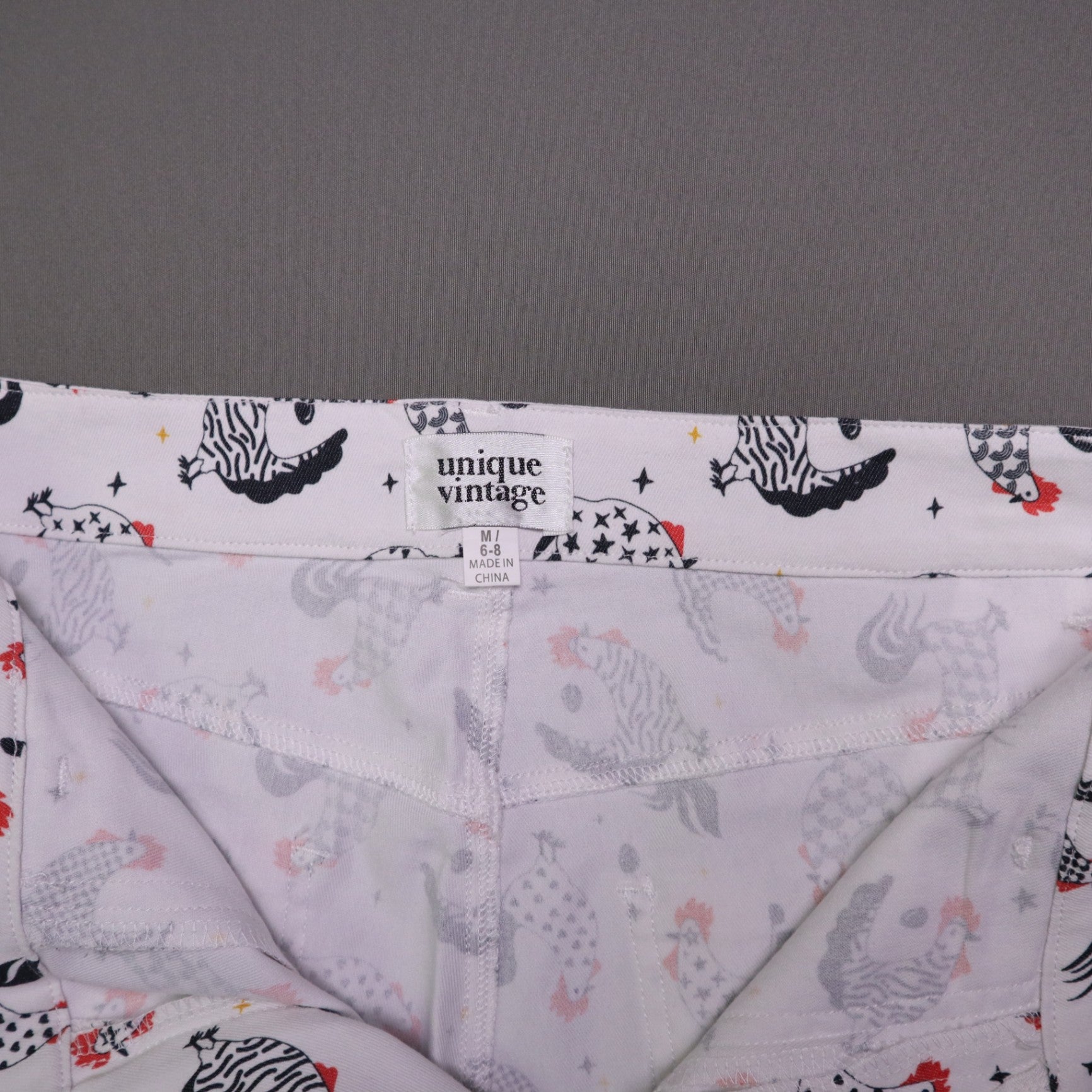 Unique Vintage Womens Medium M 6-8 White Chicken Rooster Print Pants NWT Retro
