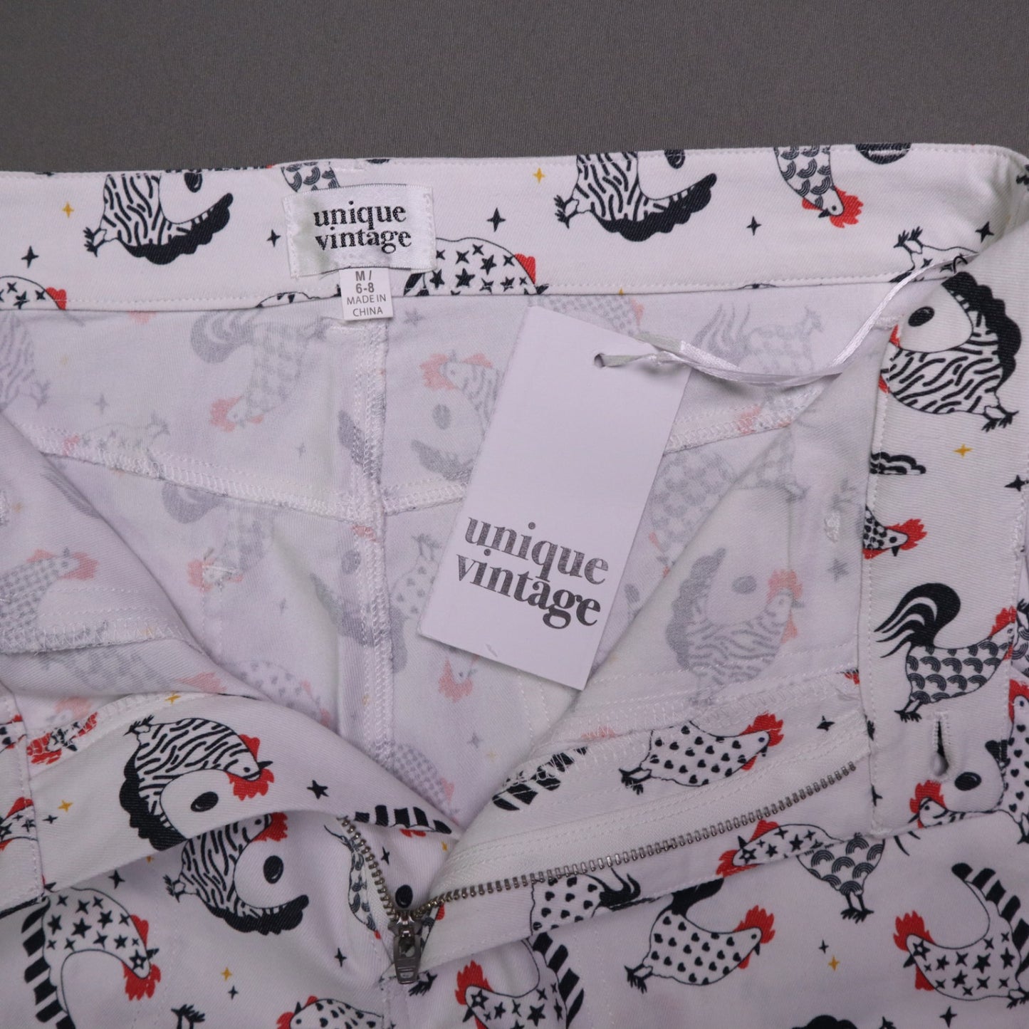 Unique Vintage Womens Medium M 6-8 White Chicken Rooster Print Pants NWT Retro