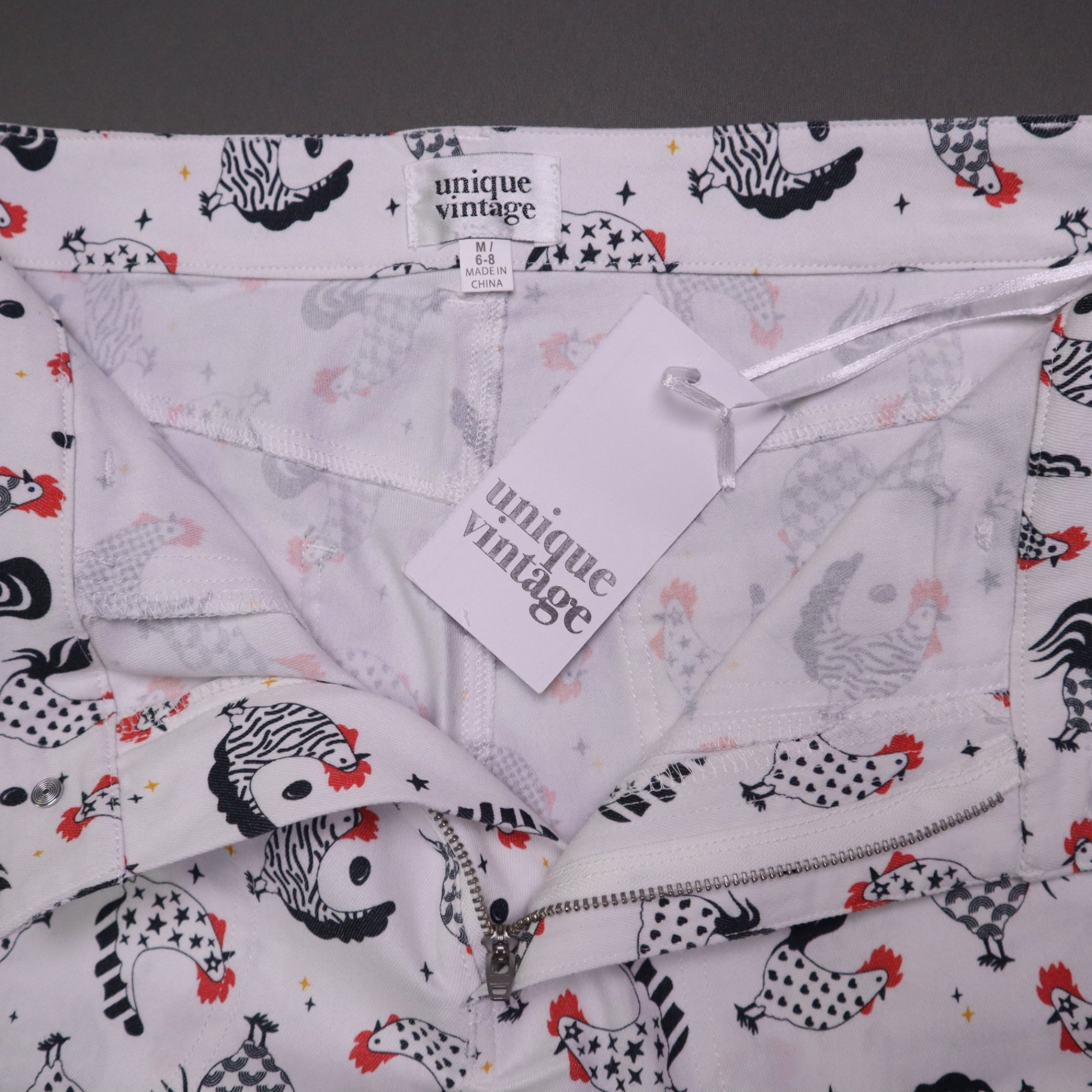 Unique Vintage Womens Medium M 6-8 White Chicken Rooster Print Pants NWT Retro