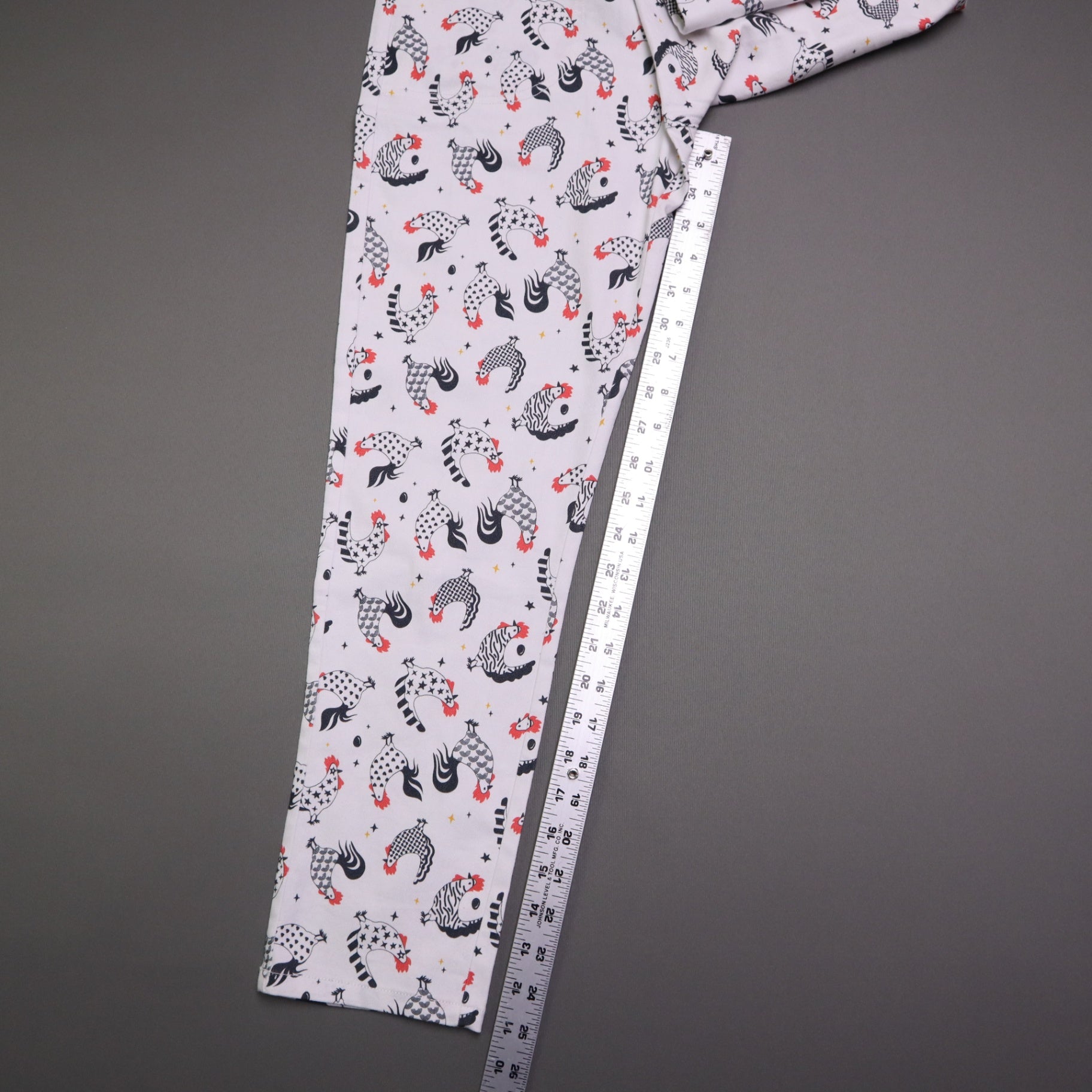 Unique Vintage Womens Medium M 6-8 White Chicken Rooster Print Pants NWT Retro