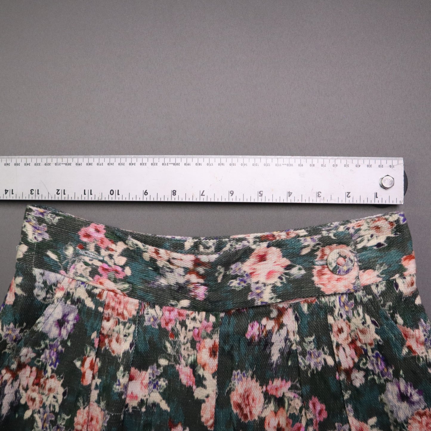 Opullence Paris Womens Size Small High Waisted Tapestry Floral Pleated Shorts