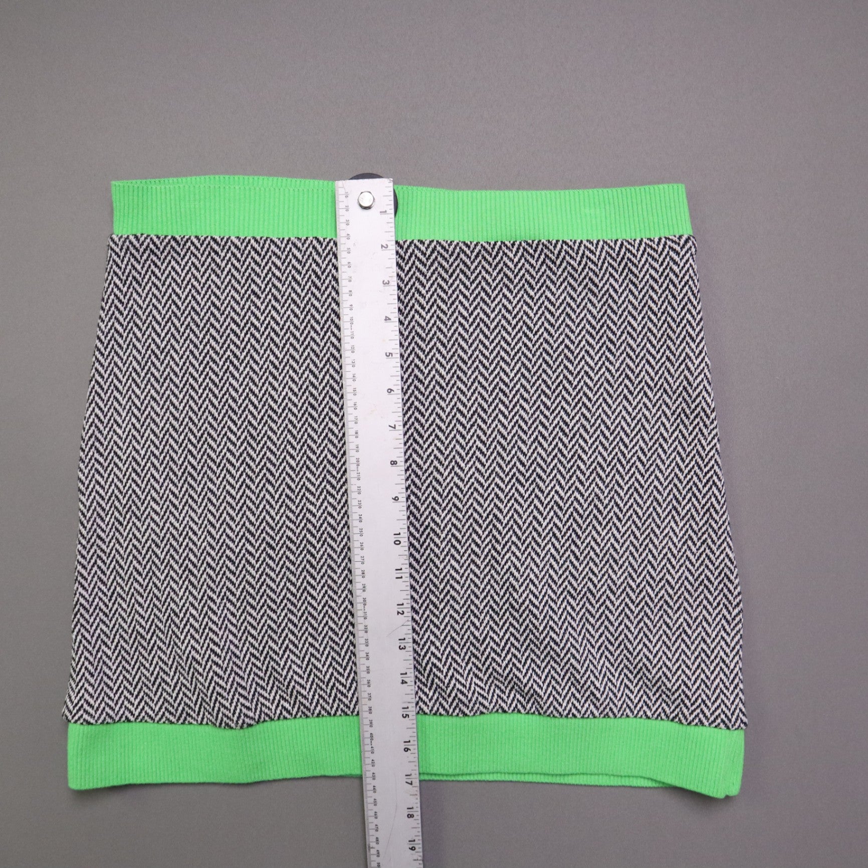 Zara Knit Mini Skirt Womens Size Large Green Black White Chevron Herringbone