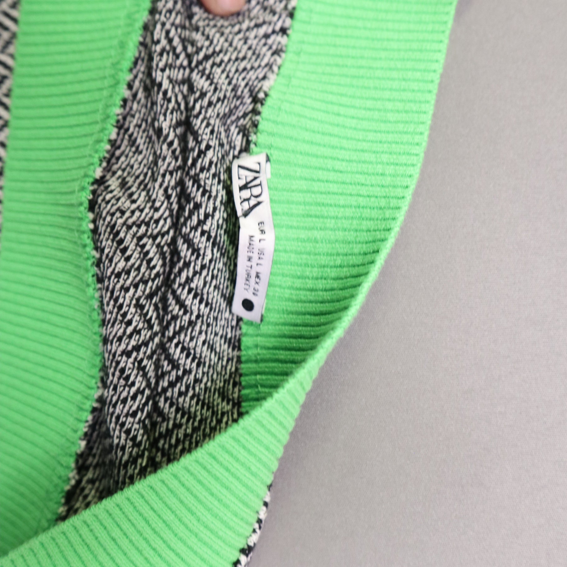 Zara Knit Mini Skirt Womens Size Large Green Black White Chevron Herringbone