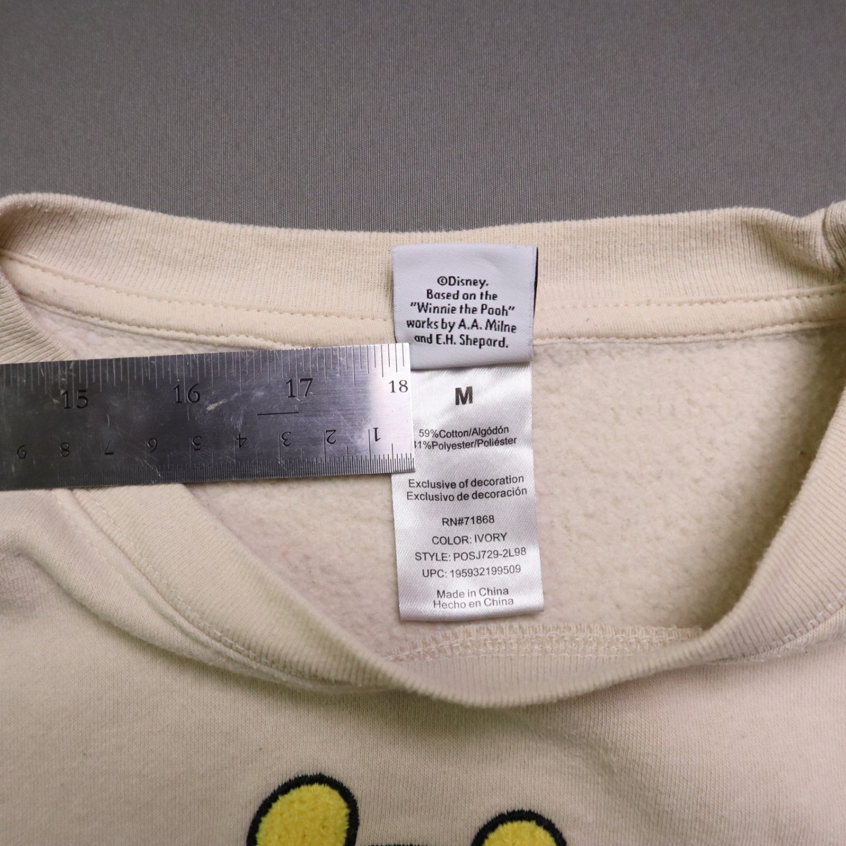 Disney Winnie the Pooh Womens Medium Sweatshirt Ivory Patch Pullover Fleece Top