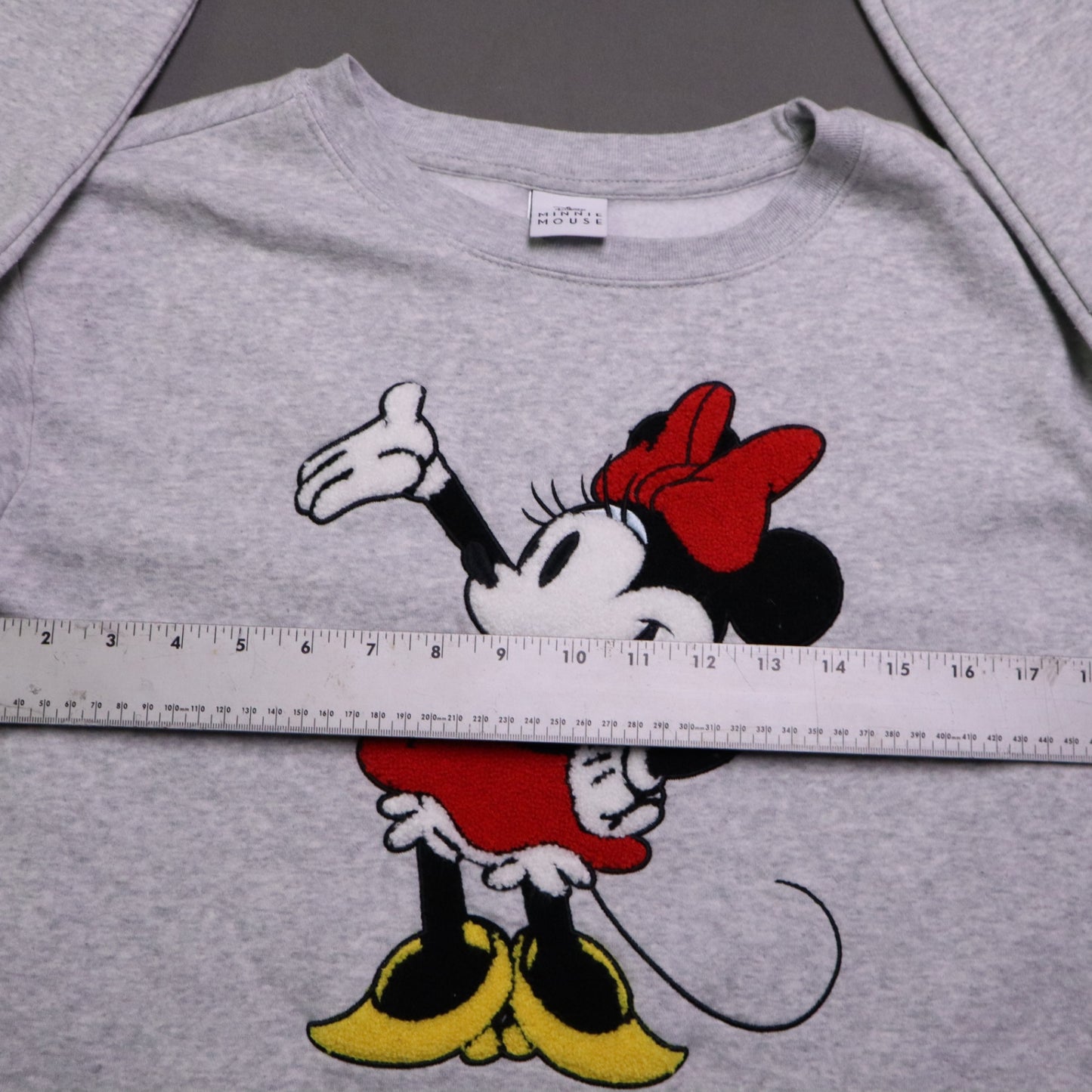 Disney Minnie Mouse Womens Medium Sweatshirt Gray Large Patch Pullover Fleece