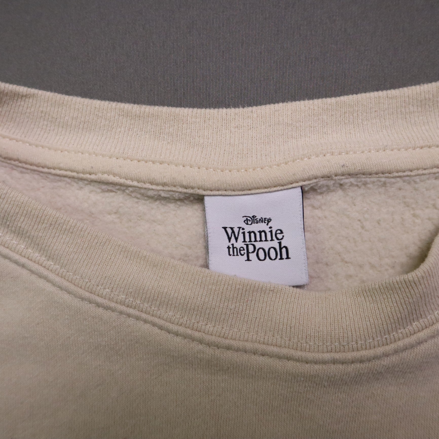 Disney Winnie the Pooh Womens Medium Sweatshirt Ivory Patch Pullover Fleece Top