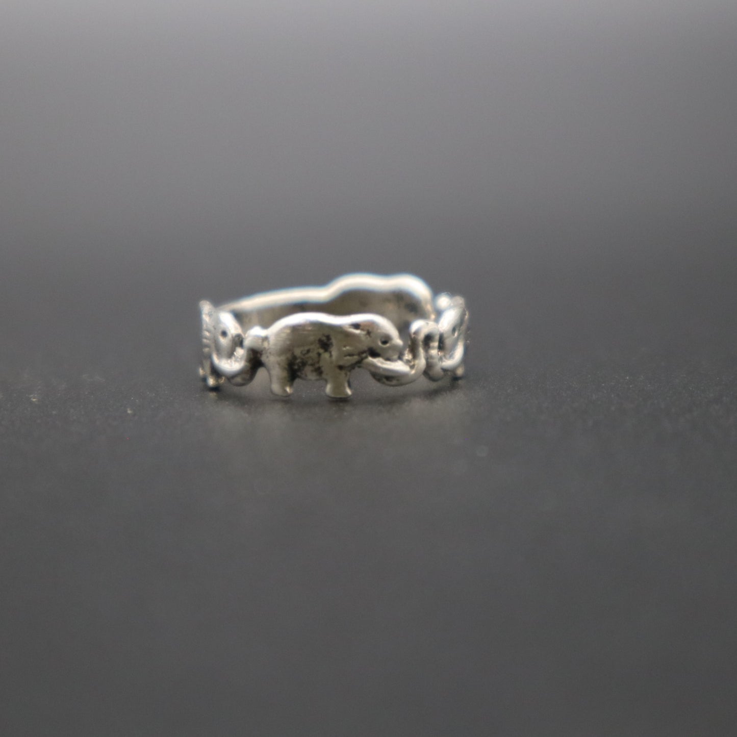 Jewelry VTG Sterling Silver Elephant Parade Trunk Up Good Luck Band Ring 2.37g