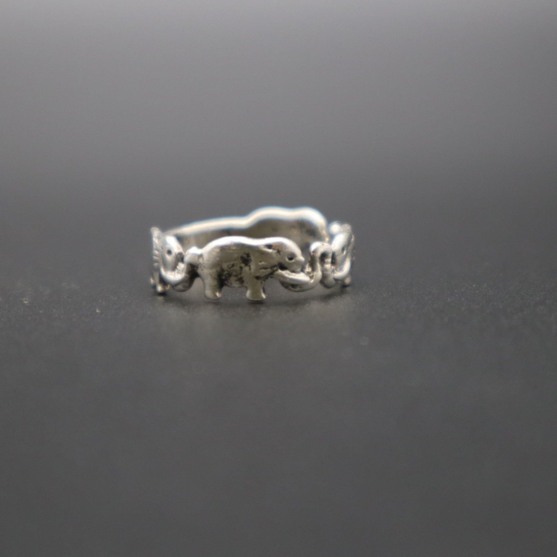 Jewelry VTG Sterling Silver Elephant Parade Trunk Up Good Luck Band Ring 2.37g