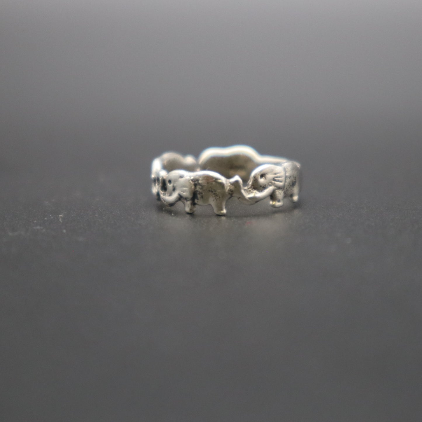 Jewelry VTG Sterling Silver Elephant Parade Trunk Up Good Luck Band Ring 2.37g