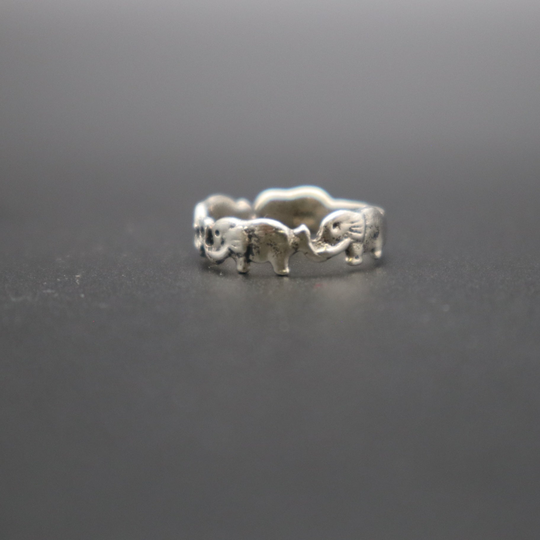 Jewelry VTG Sterling Silver Elephant Parade Trunk Up Good Luck Band Ring 2.37g