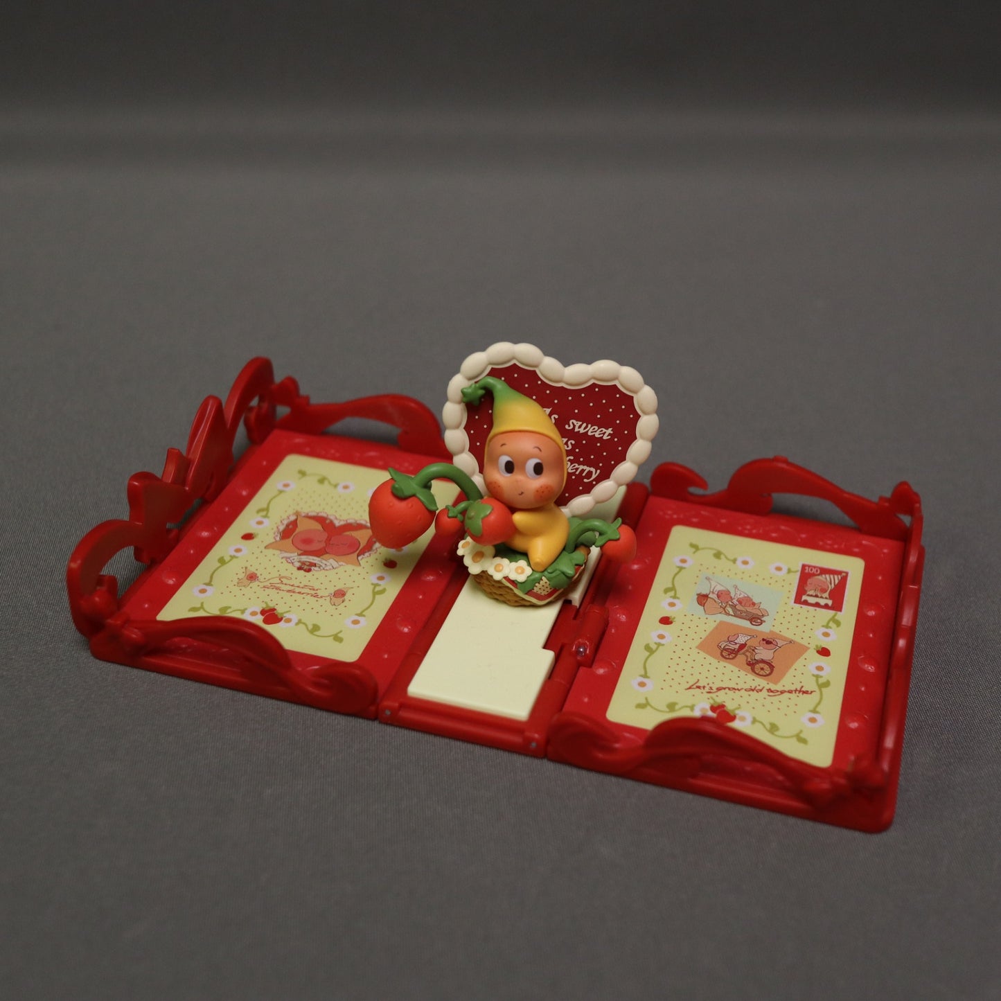 POP MART Sweet Bean As Sweet As Strawberries Pop-Up Storybook Figure
