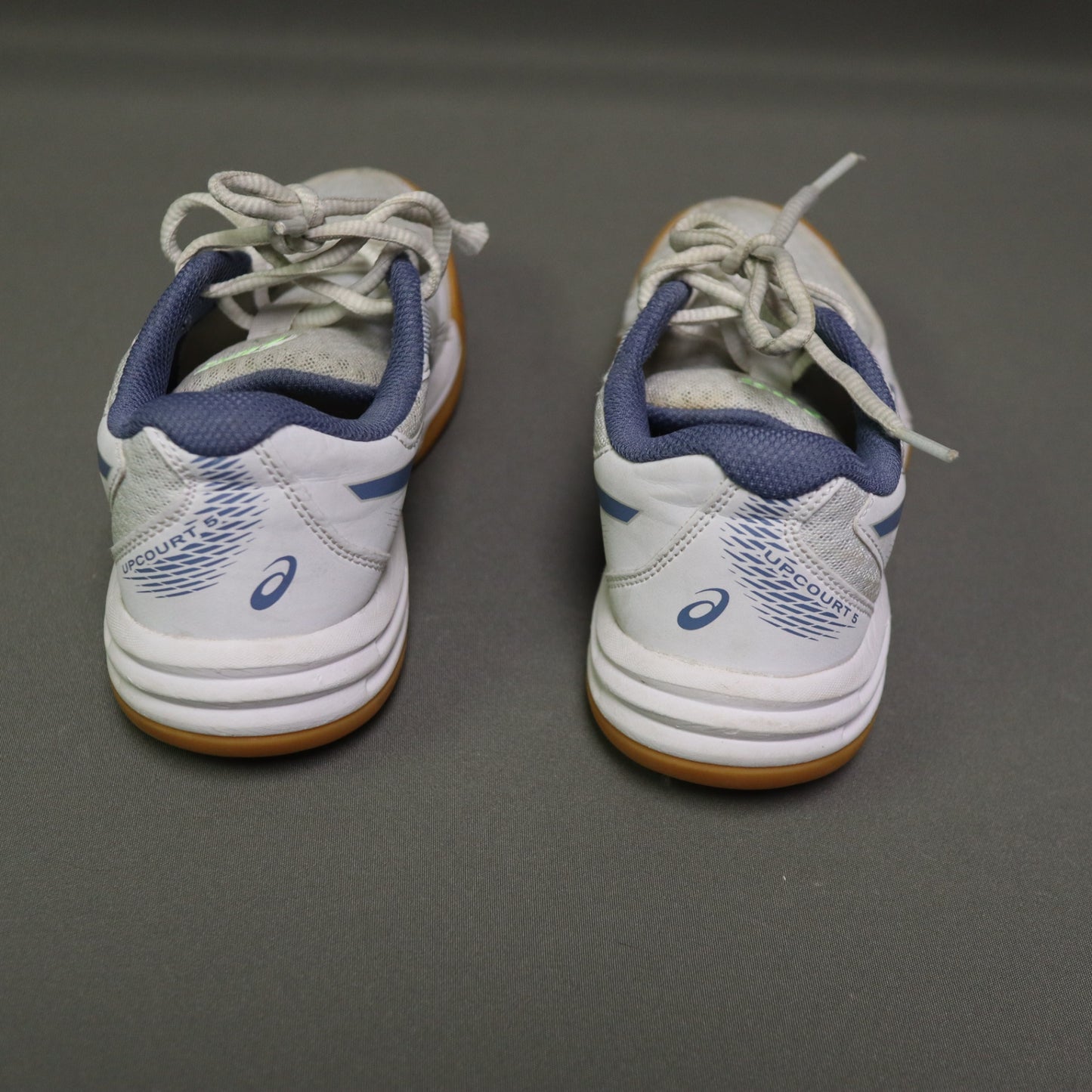 ASICS Upcourt 5 GS Kids Volleyball Shoes Size 2 White Blue Gum Sole