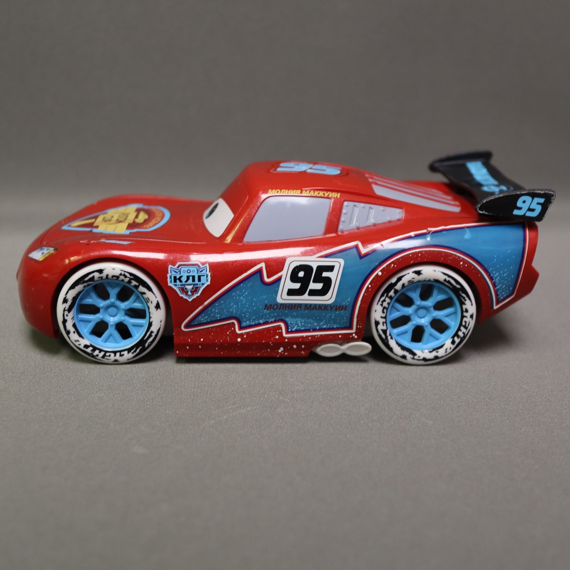 Disney Pixar Cars Ice Racers Lightning McQueen Electronic Toy Car Mattel