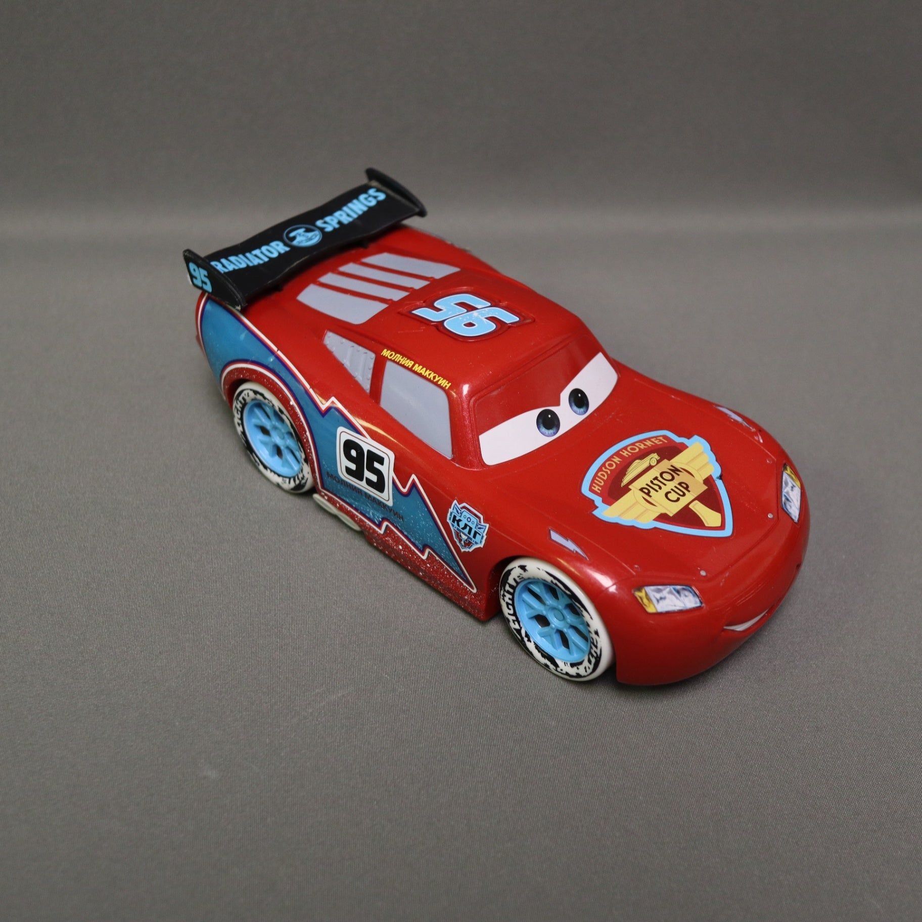 Disney Pixar Cars Ice Racers Lightning McQueen Electronic Toy Car Mattel