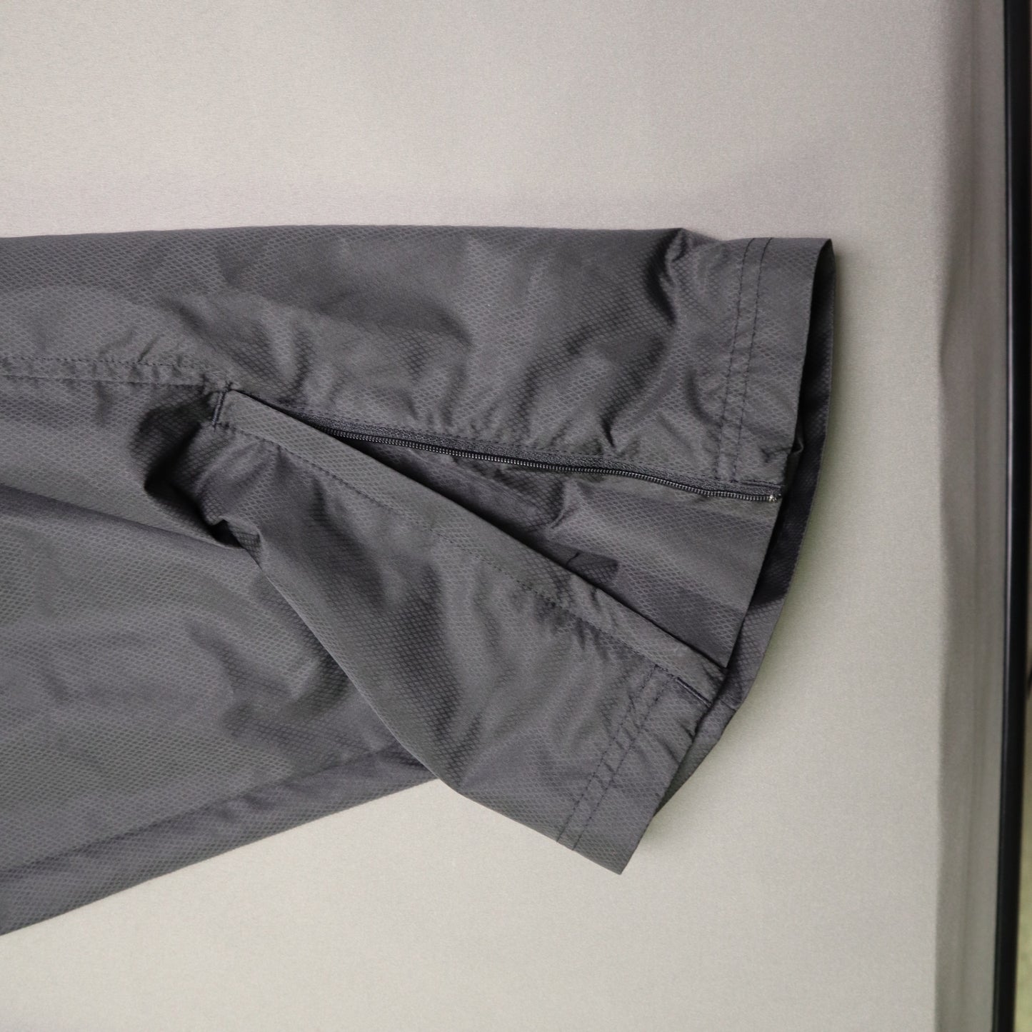 Roundtree & Yorke Sport Mens Large Wind Pants Dark Grey Lined Zipper Cuffs