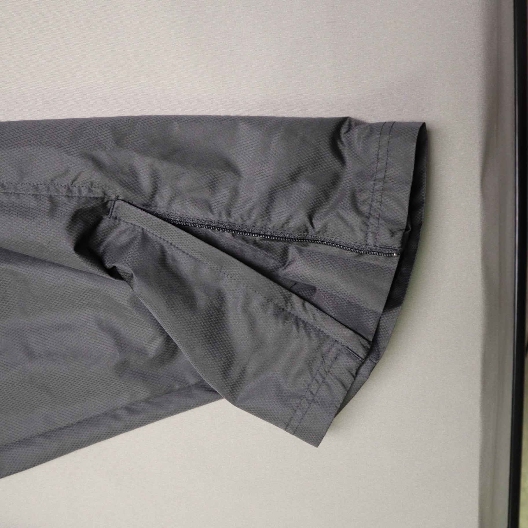 Roundtree & Yorke Sport Mens Large Wind Pants Dark Grey Lined Zipper Cuffs