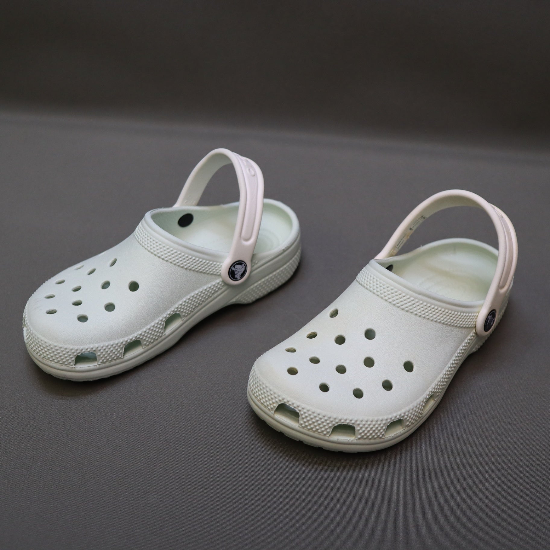 Crocs Classic Clogs Light Mint Green Youth Size J2 / US 2 Unisex Slip On Shoes
