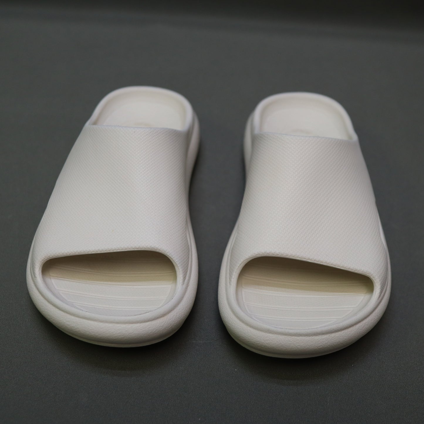 Reef Womens Feather Foam Slide Sandals Off White Cream Cushion Beach Pool 2Y